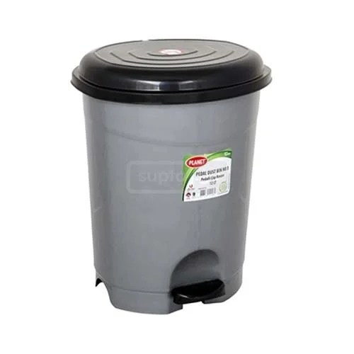 Plastic trash can with footrest 25L